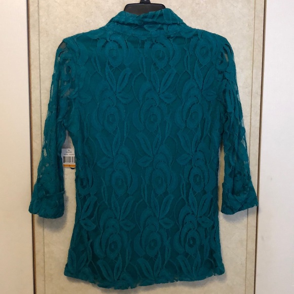 Very pretty shirt 💕 Size S - NWT - Picture 2 of 2